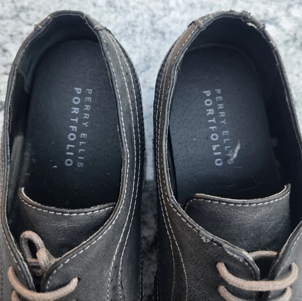 Perry Ellis exterior has